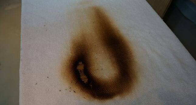 又是一款測試未過的產品，不過基于保密原則，只能展示被燒毀的紗布。